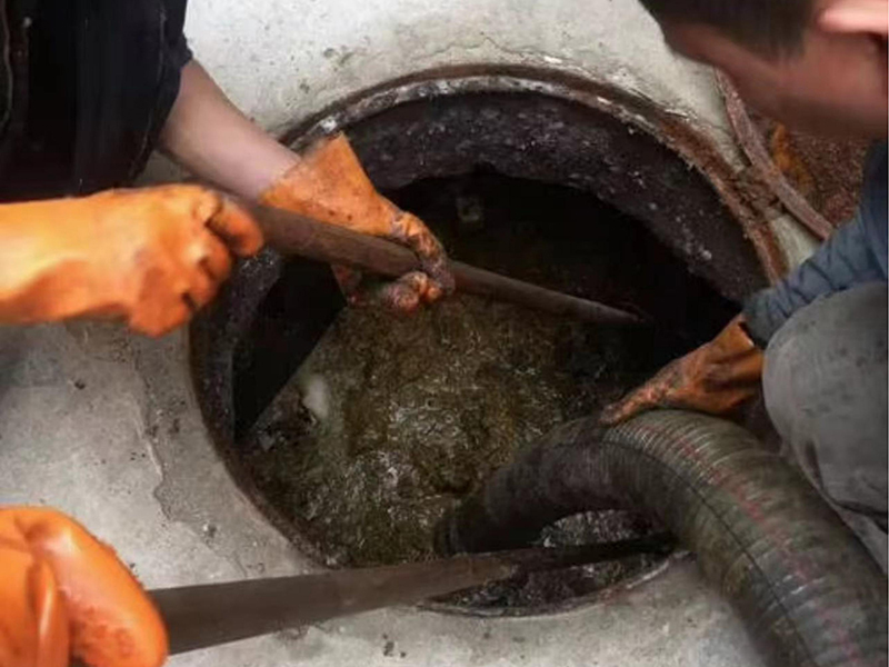 华宁清理化粪池时如何避免沼气的危害?